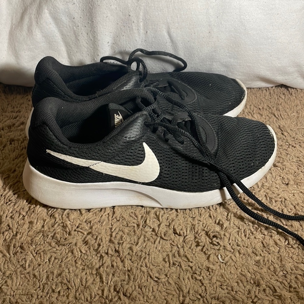 nike tennis shoes